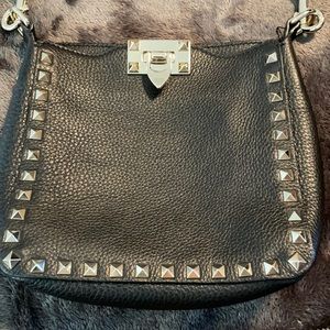 🤩😻💯 Valentino black leather rockstud crossbody